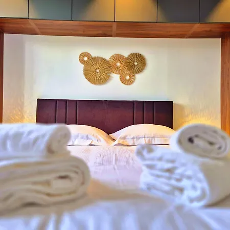 La Mesange, 4 By Eclat D'opale